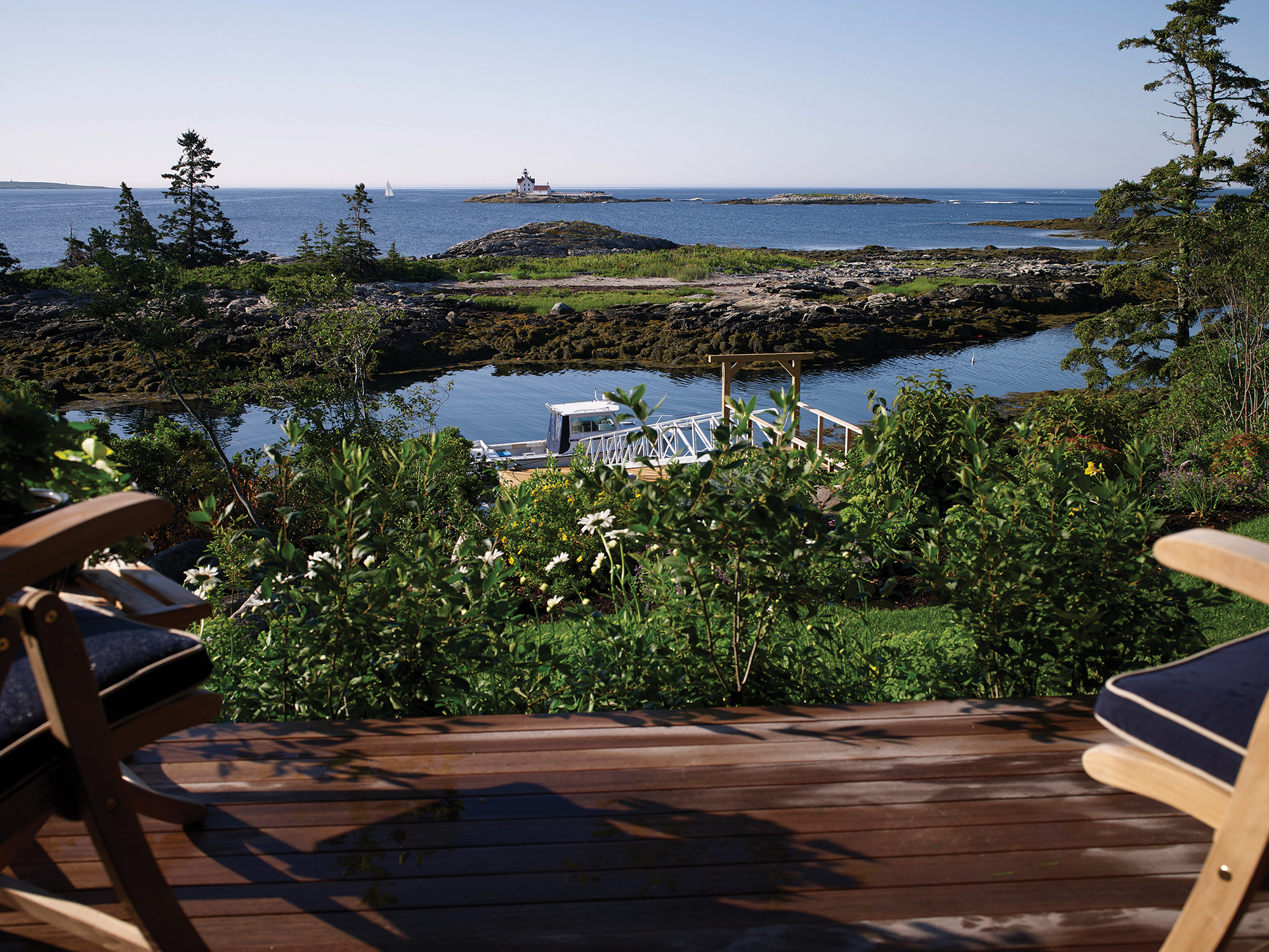 knickerbocker-group-project-boothbay-town-landing-cottage-maine-coastal-home