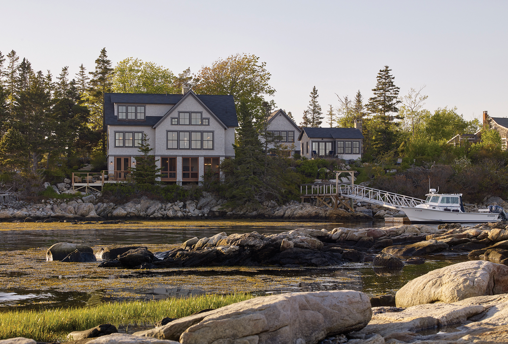 knickerbocker-group-project-boothbay-town-landing-house-maine-coastal-home