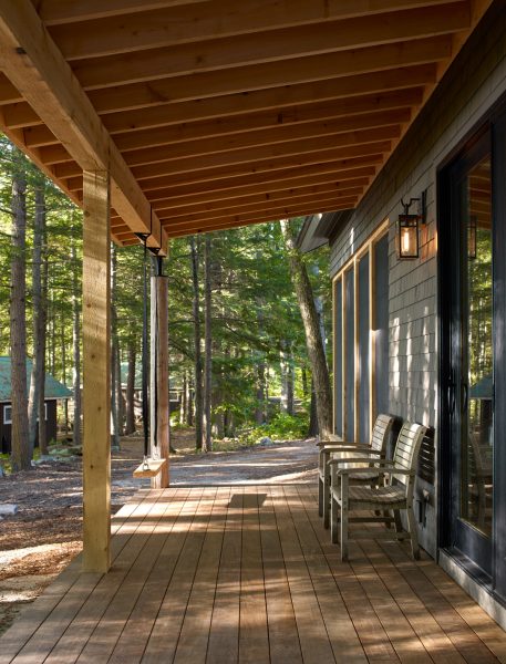 Expansive porch at Cozy Bear Cabin